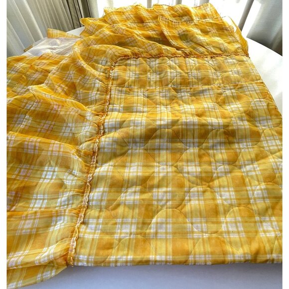 Vintage 70s quilted bedspread, yellow checkered, ruffled satin bed cover, twin - Picture 4 of 9